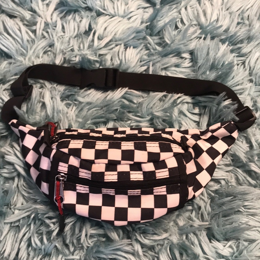 STEVE MADDEN black and white fanny pack